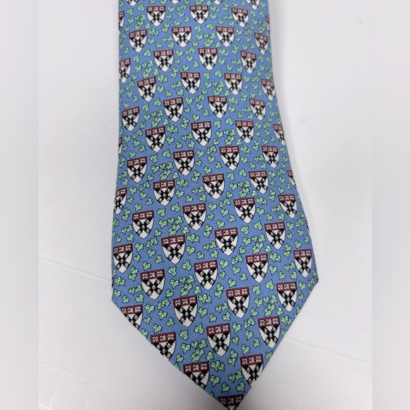 Vineyard Vines Tie Harvard Business School Vine & Ivy Veritas Shield 100% Silk - Picture 1 of 6